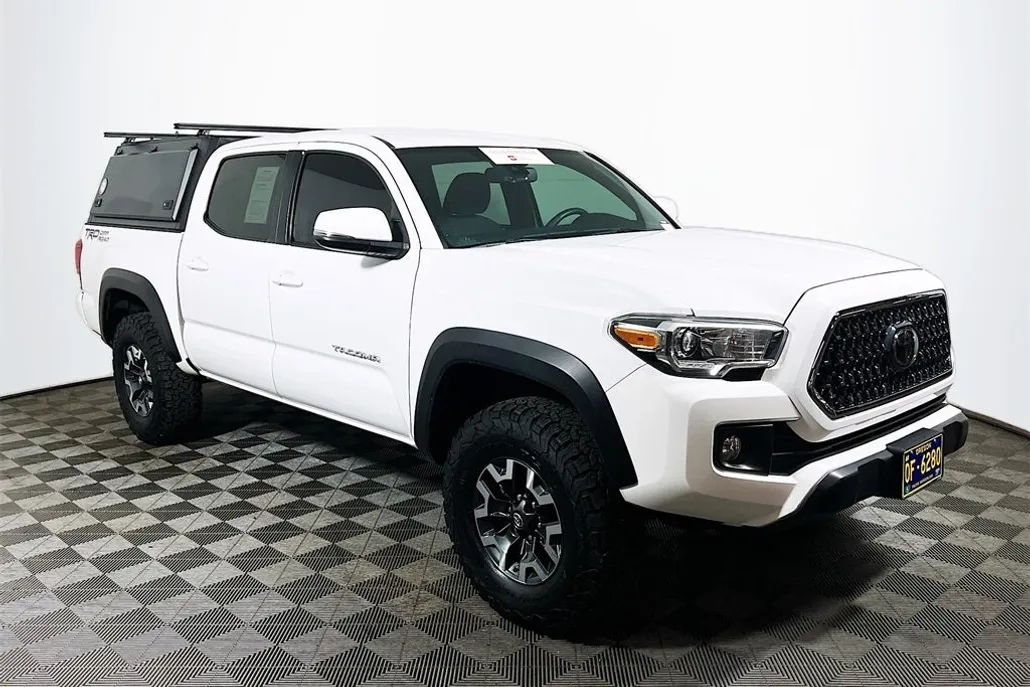 2018 Toyota Tacoma SR5 V6 photo 1