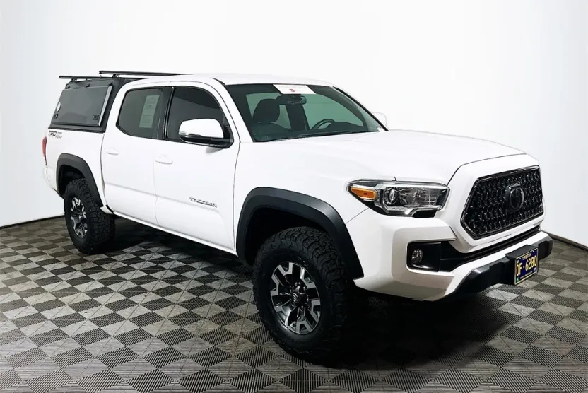 2018 Toyota Tacoma SR5 V6 photo 1