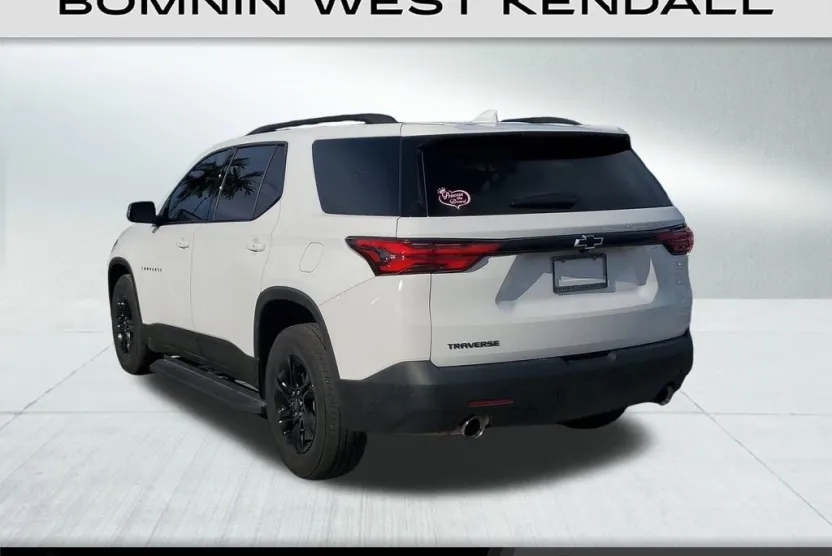 2022 Chevrolet Traverse LS photo 1