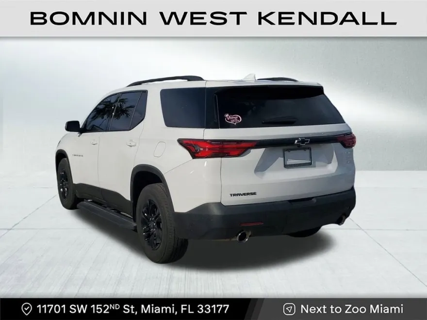 2022 Chevrolet Traverse LS photo 1