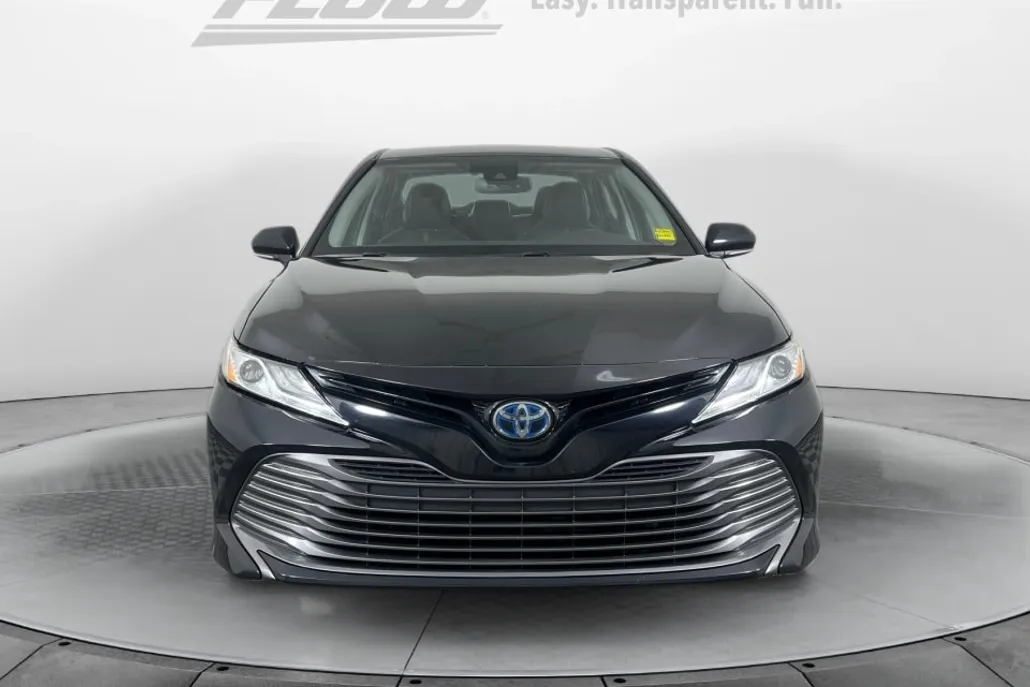 2020 Toyota Camry Hybrid XLE photo 1