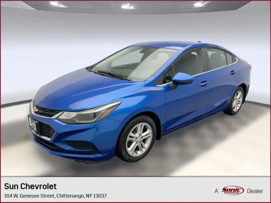 2017 Chevrolet Cruze LT photo 1
