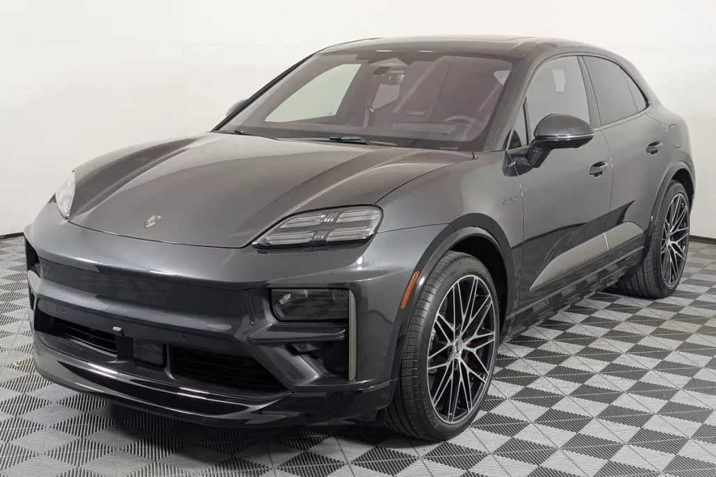 2025 Porsche Macan Electric Turbo photo 1
