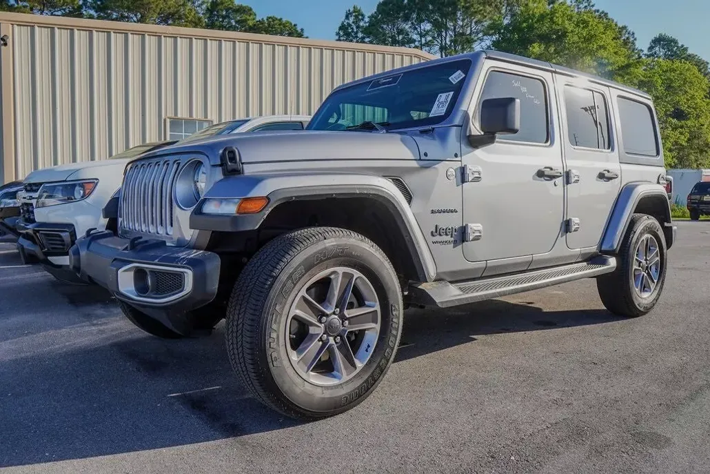 2020 Jeep Wrangler Unlimited Sahara photo 1