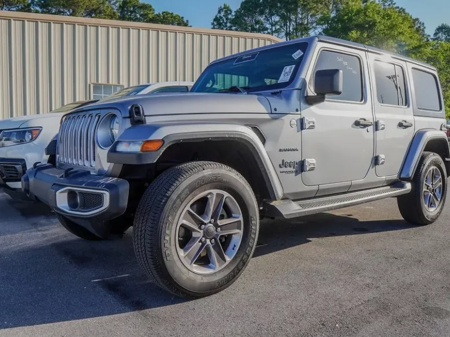 2020 Jeep Wrangler Unlimited Sahara photo 1