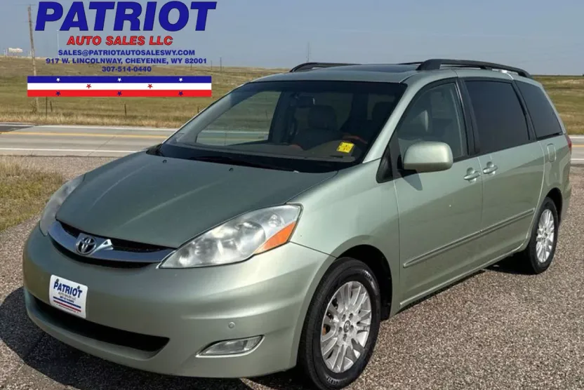 2008 Toyota Sienna XLE Limited photo 1