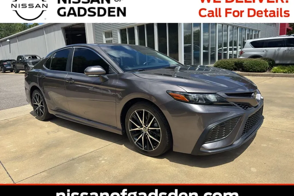 2022 Toyota Camry SE photo 1