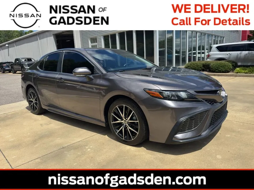 2022 Toyota Camry SE photo 1