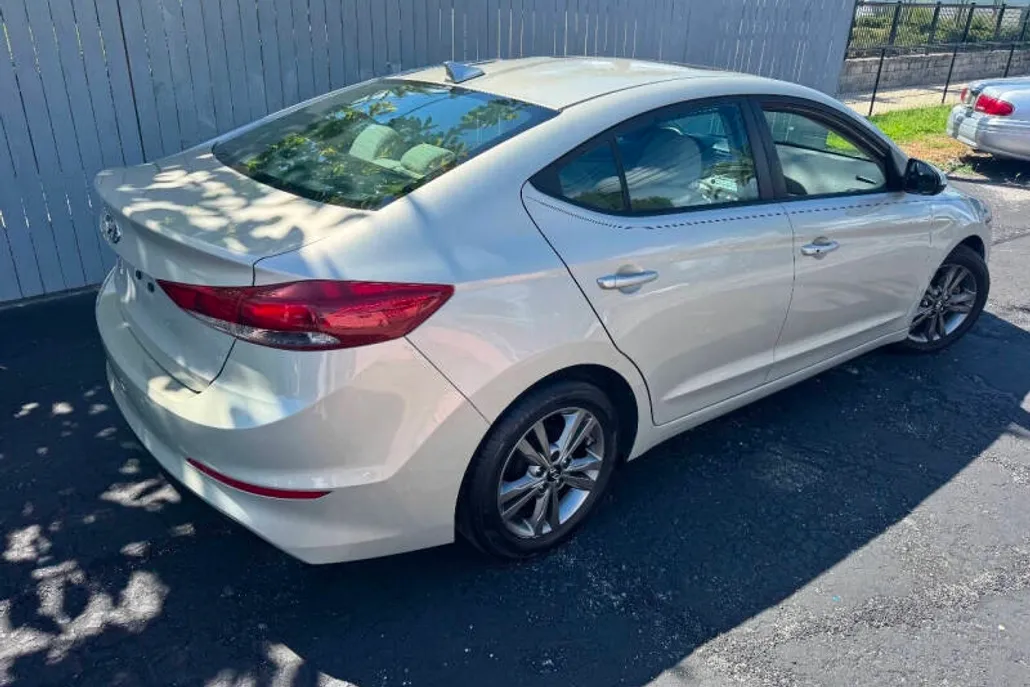 2017 Hyundai Elantra SE Tech Limited photo 1