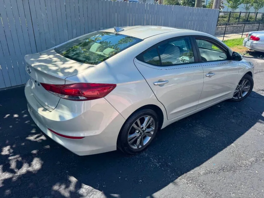 2017 Hyundai Elantra SE Tech Limited photo 1