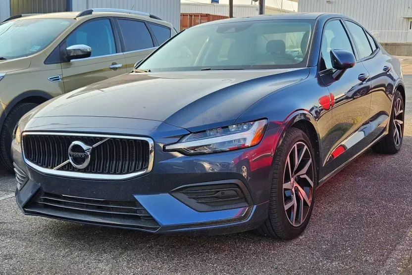 2020 Volvo S60 T5 Momentum photo 1