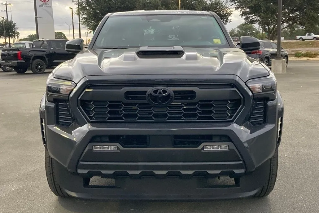 2025 Toyota Tacoma SR5 photo 1