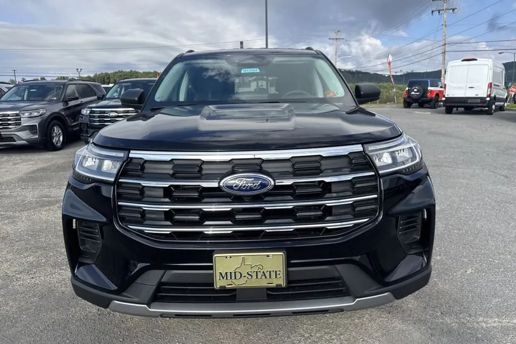 2025 Ford Explorer photo 1