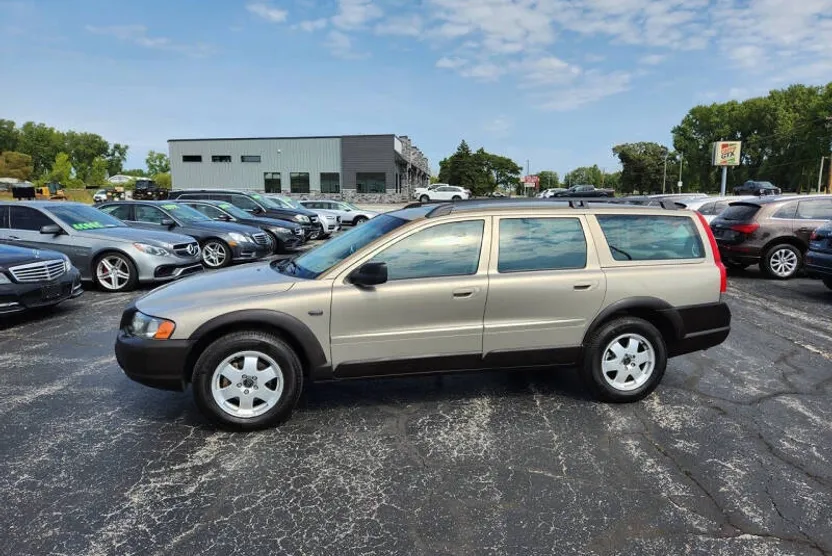 2001 Volvo V70 XC photo 1