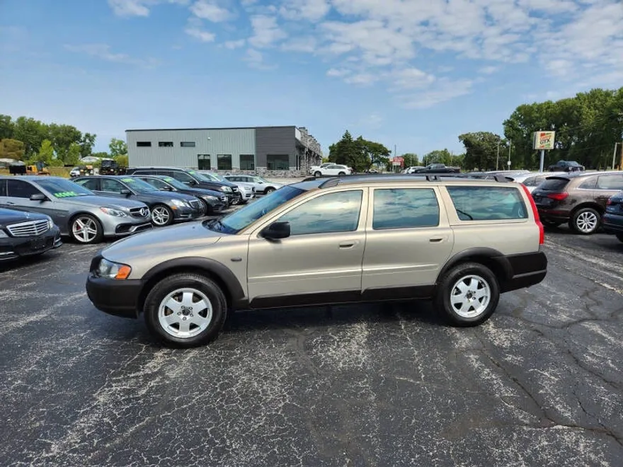 2001 Volvo V70 XC photo 1