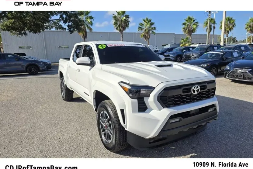 2024 Toyota Tacoma TRD Sport photo 1