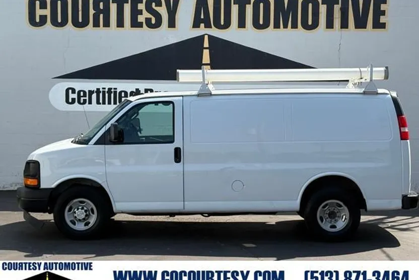 2017 Chevrolet Express Cargo Van 2500 photo 1