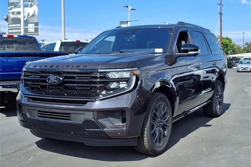 2025 Ford Expedition Platinum photo 1