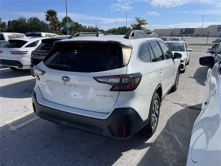2022 Subaru Outback Premium photo 1
