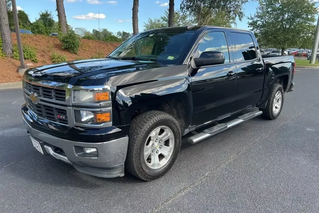2015 Chevrolet Silverado 1500 LT photo 1
