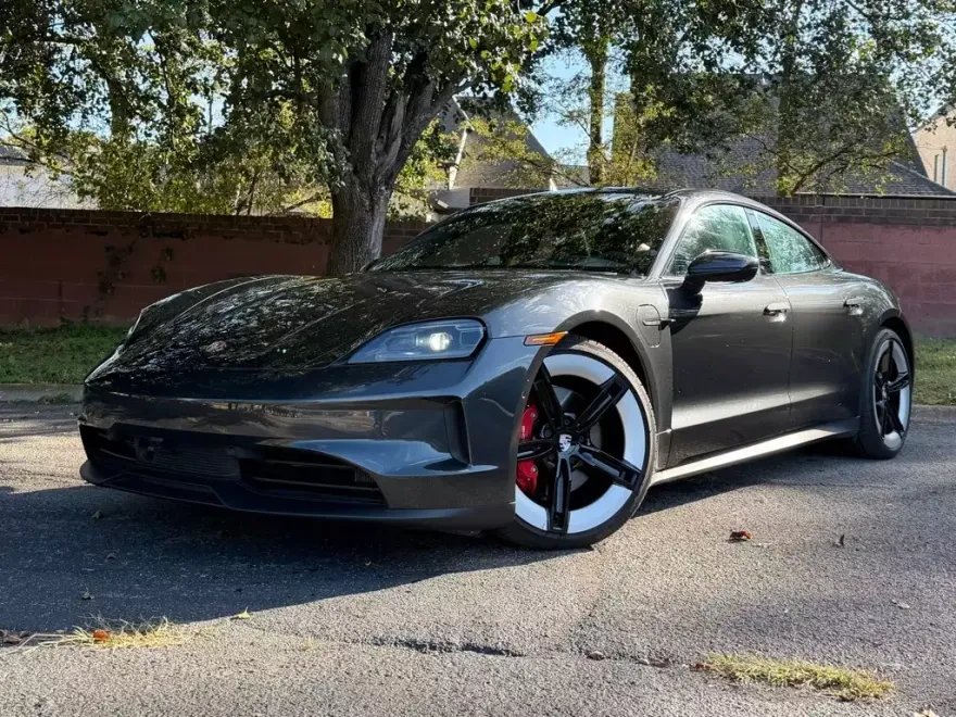 2025 Porsche Taycan 4S photo 1
