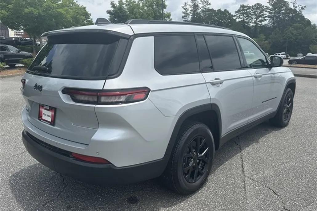 2024 Jeep Grand Cherokee Altitude photo 1