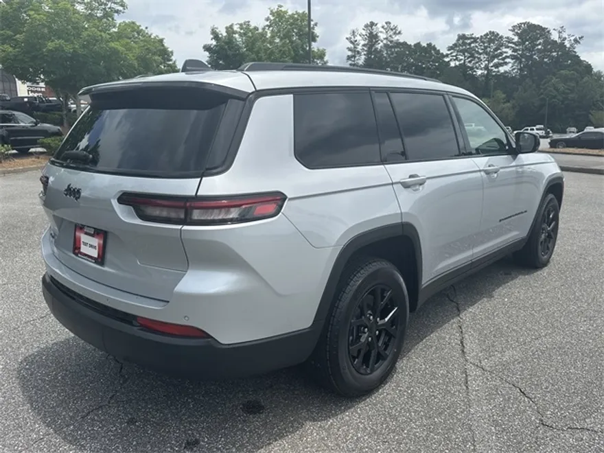 2024 Jeep Grand Cherokee Altitude photo 1
