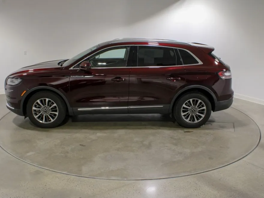 2023 Lincoln Nautilus Standard photo 1