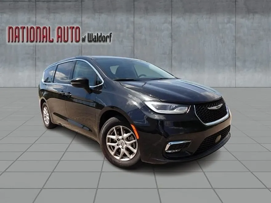 2023 Chrysler Pacifica Touring L photo 1