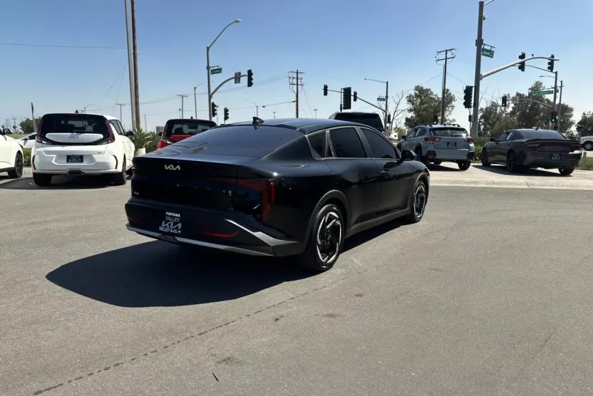 2025 Kia K4 EX photo 1