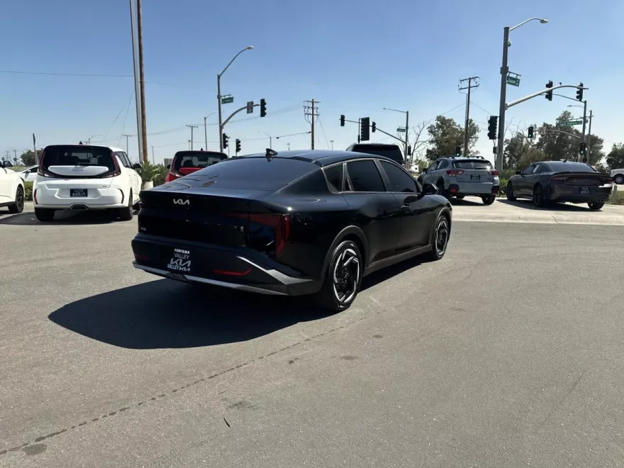 2025 Kia K4 EX photo 1