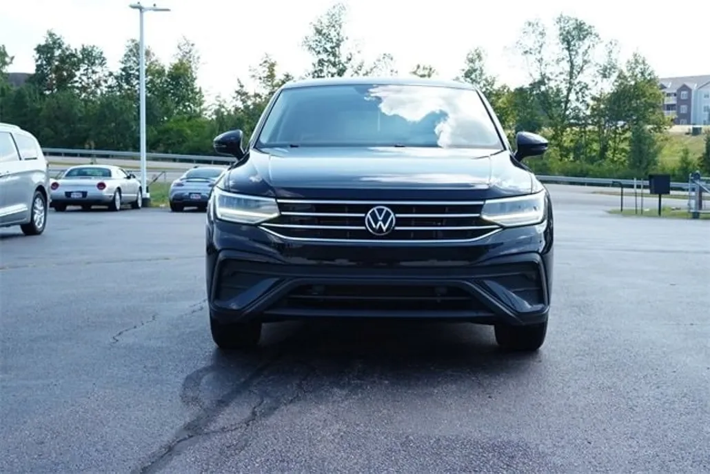 2022 Volkswagen Tiguan SE photo 1