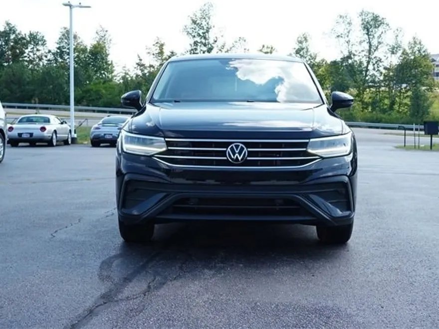 2022 Volkswagen Tiguan SE photo 1
