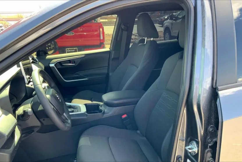 2024 Toyota RAV4 Hybrid SE photo 1