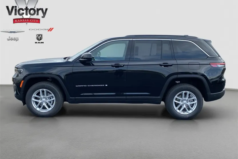 2025 Jeep Grand Cherokee Laredo photo 1