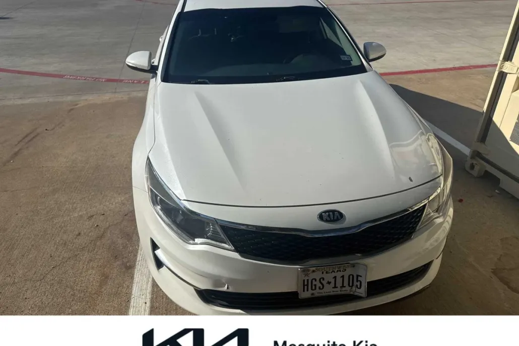 2016 Kia Optima LX photo 1