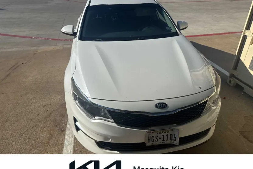 2016 Kia Optima LX photo 1