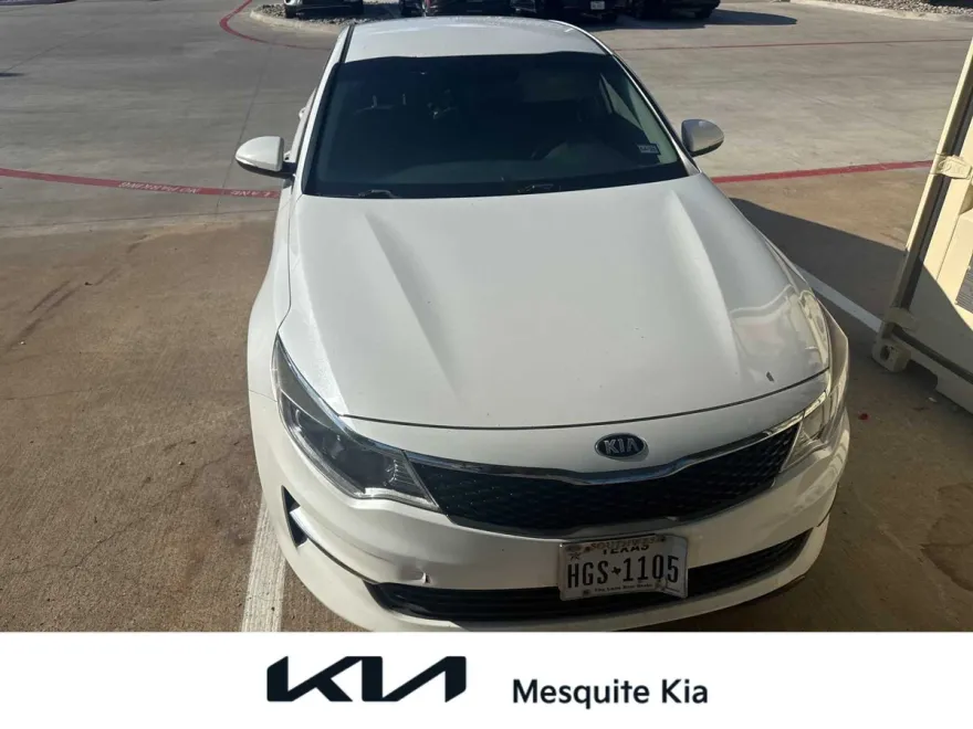 2016 Kia Optima LX photo 1
