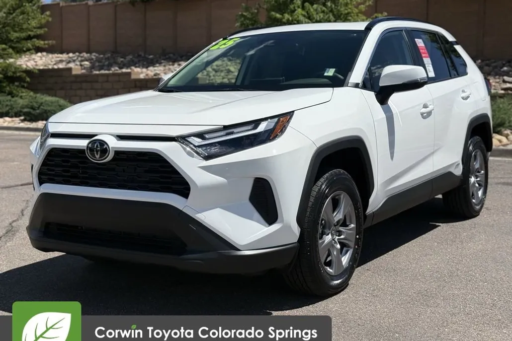 2025 Toyota RAV4 Hybrid XLE photo 1