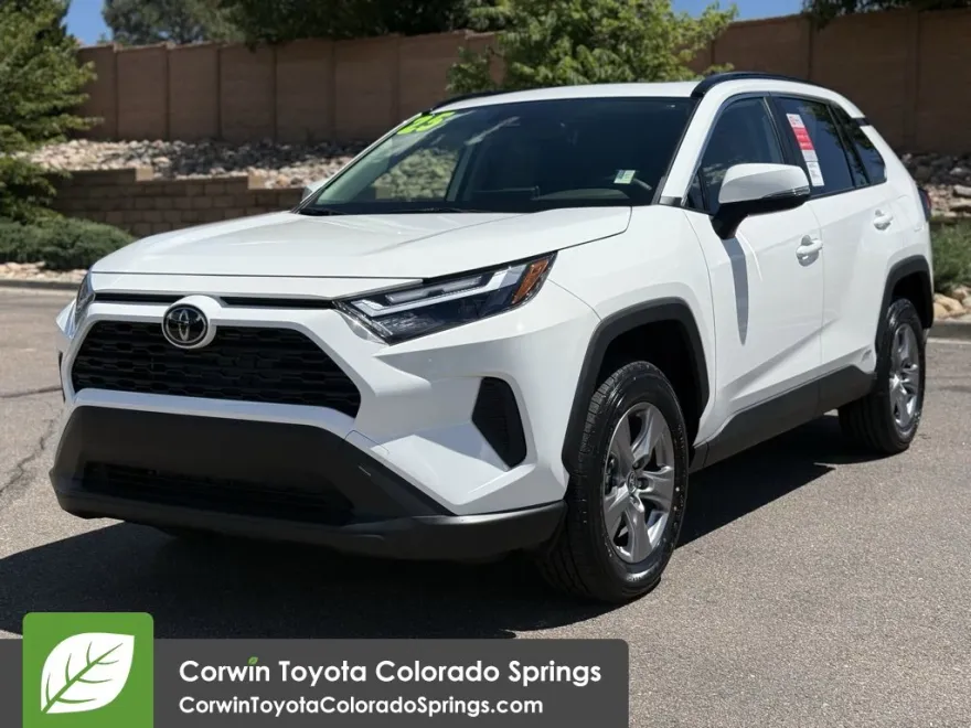 2025 Toyota RAV4 Hybrid XLE photo 1