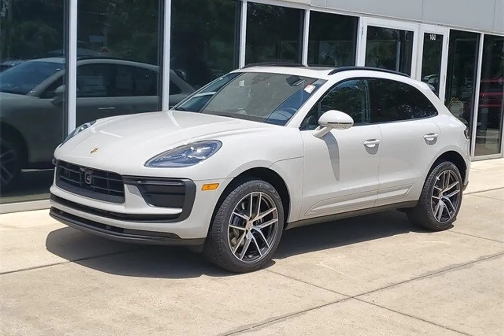 2025 Porsche Macan T photo 1