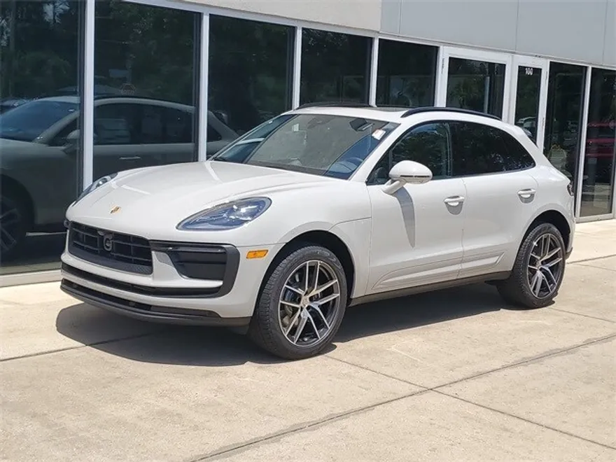 2025 Porsche Macan T photo 1