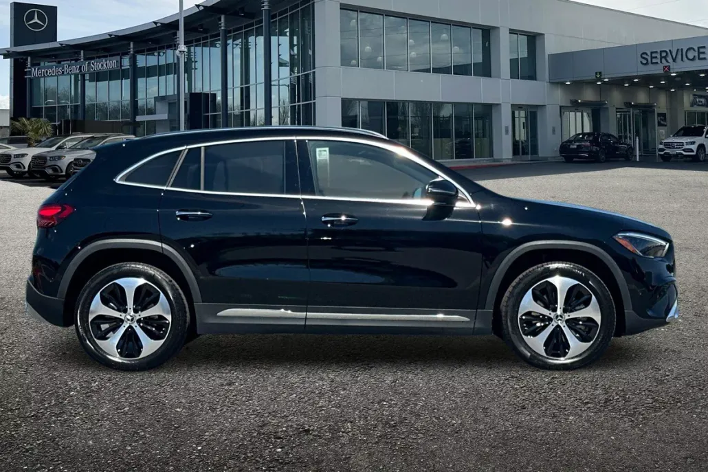 2026 Mercedes Benz GLA 250 4MATIC photo 1