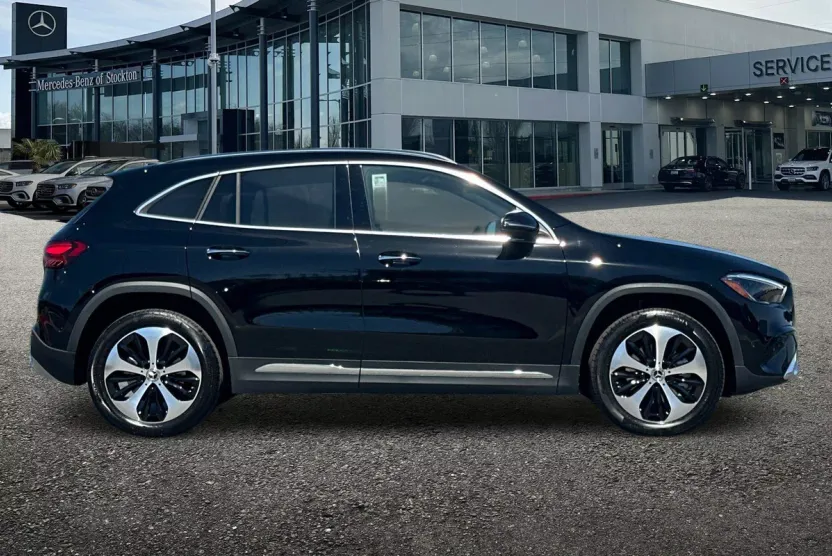 2026 Mercedes Benz GLA 250 4MATIC photo 1