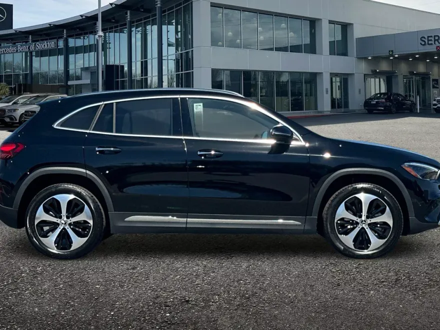 2026 Mercedes Benz GLA 250 4MATIC photo 1