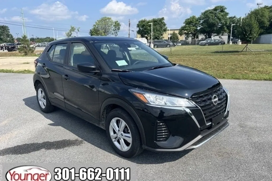2025 Nissan Kicks Play S photo 1