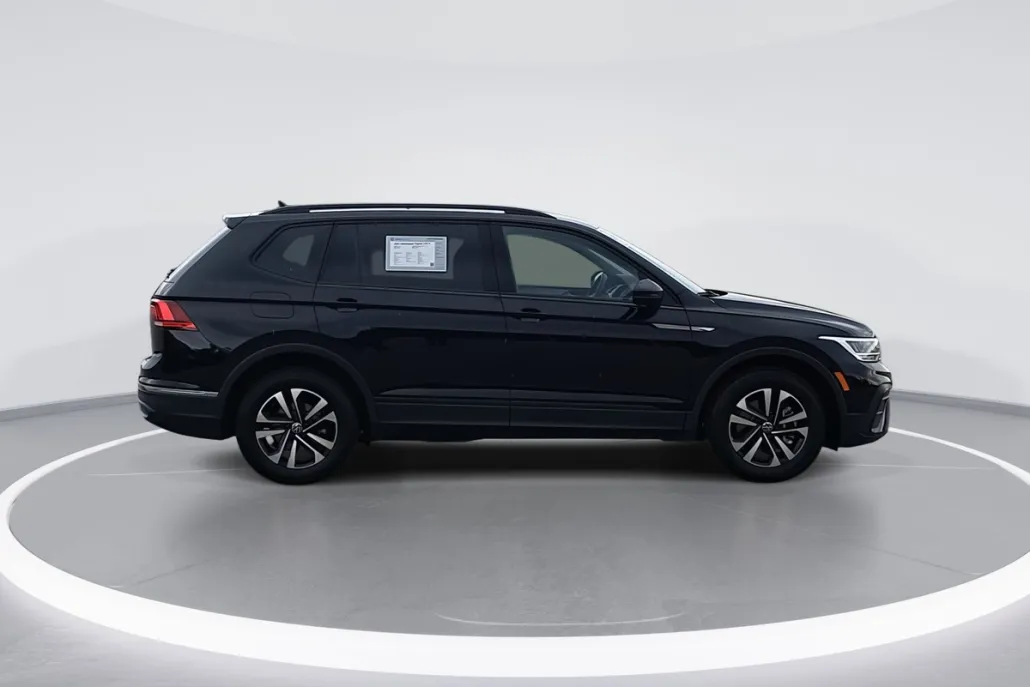 2024 Volkswagen Tiguan S photo 1