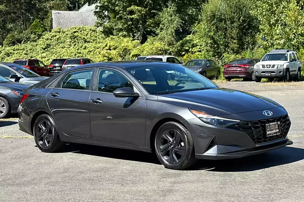 2022 Hyundai Elantra SEL photo 1