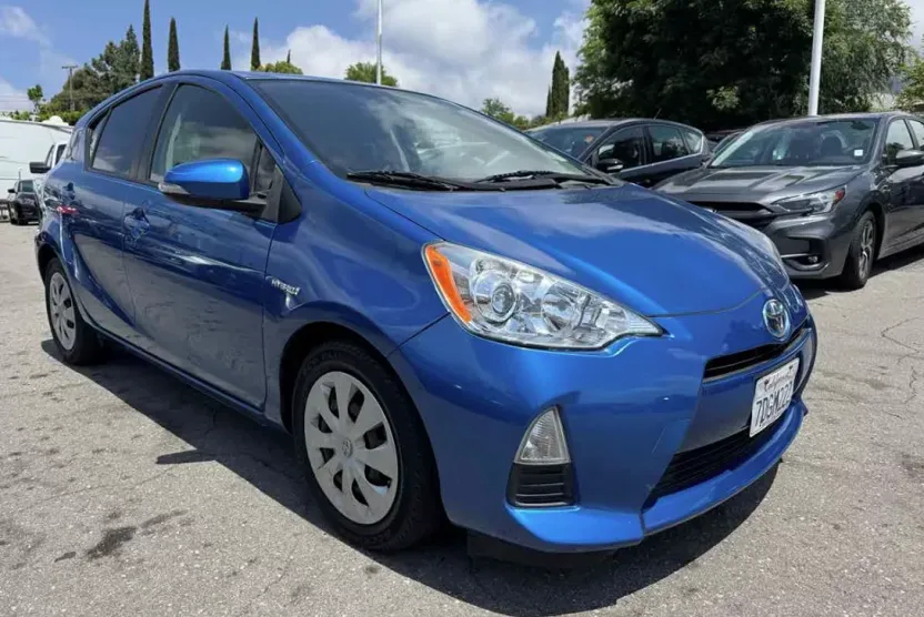 2013 Toyota Prius C Two photo 1