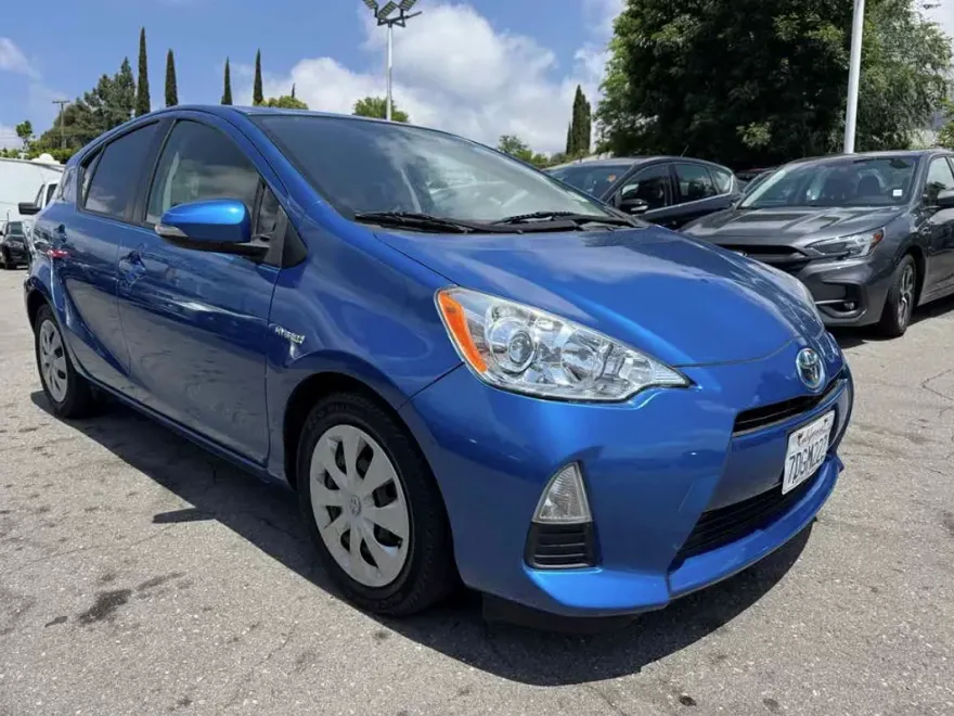 2013 Toyota Prius C Two photo 1